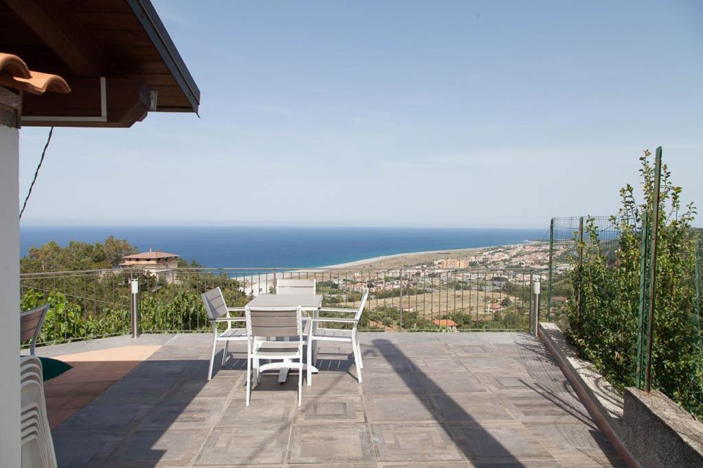 B&B Le Rose Del Tirreno Falerna Bagian luar foto
